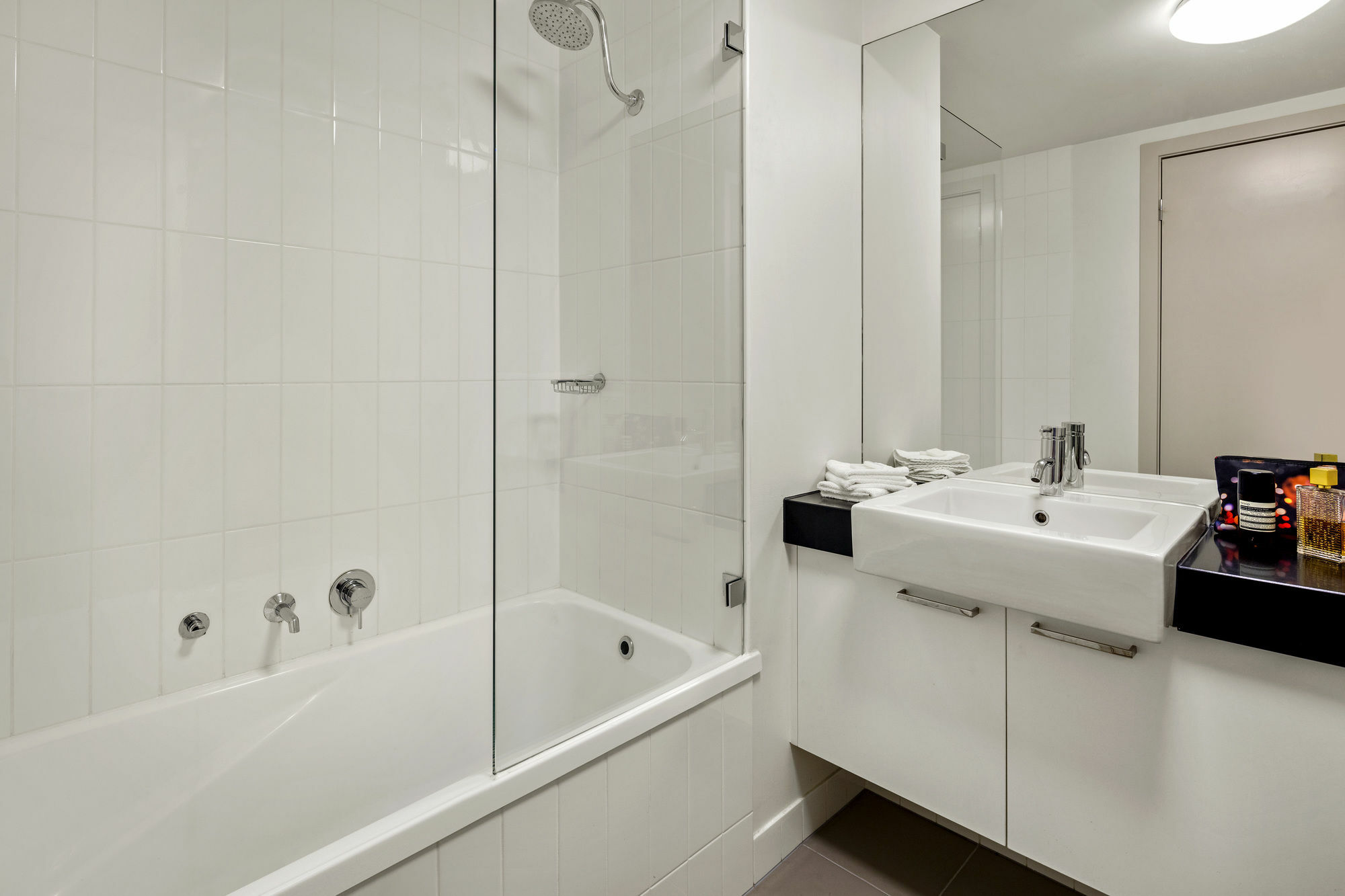 Quest Docklands Aparthotel Мелбърн Екстериор снимка