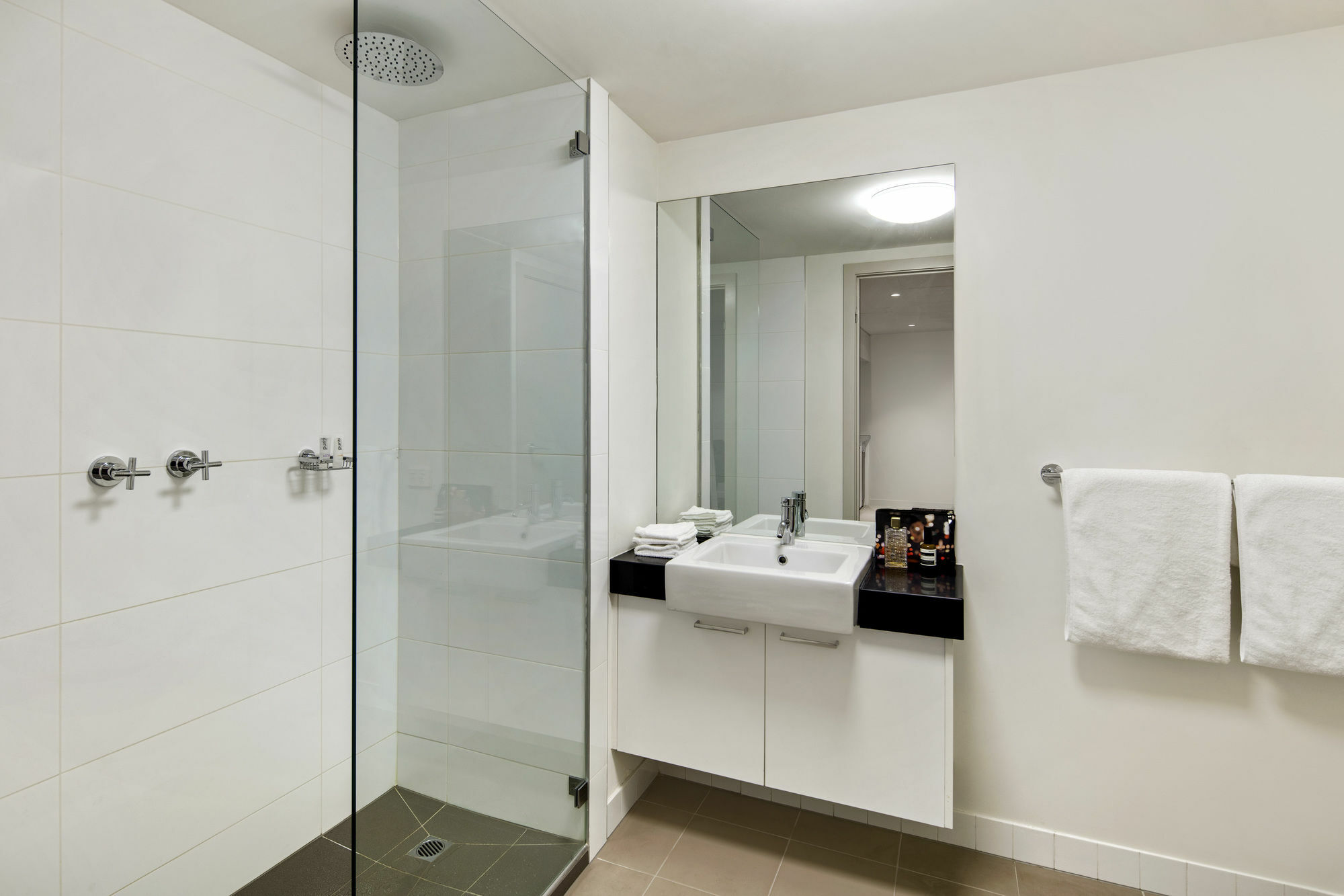 Quest Docklands Aparthotel Мелбърн Екстериор снимка