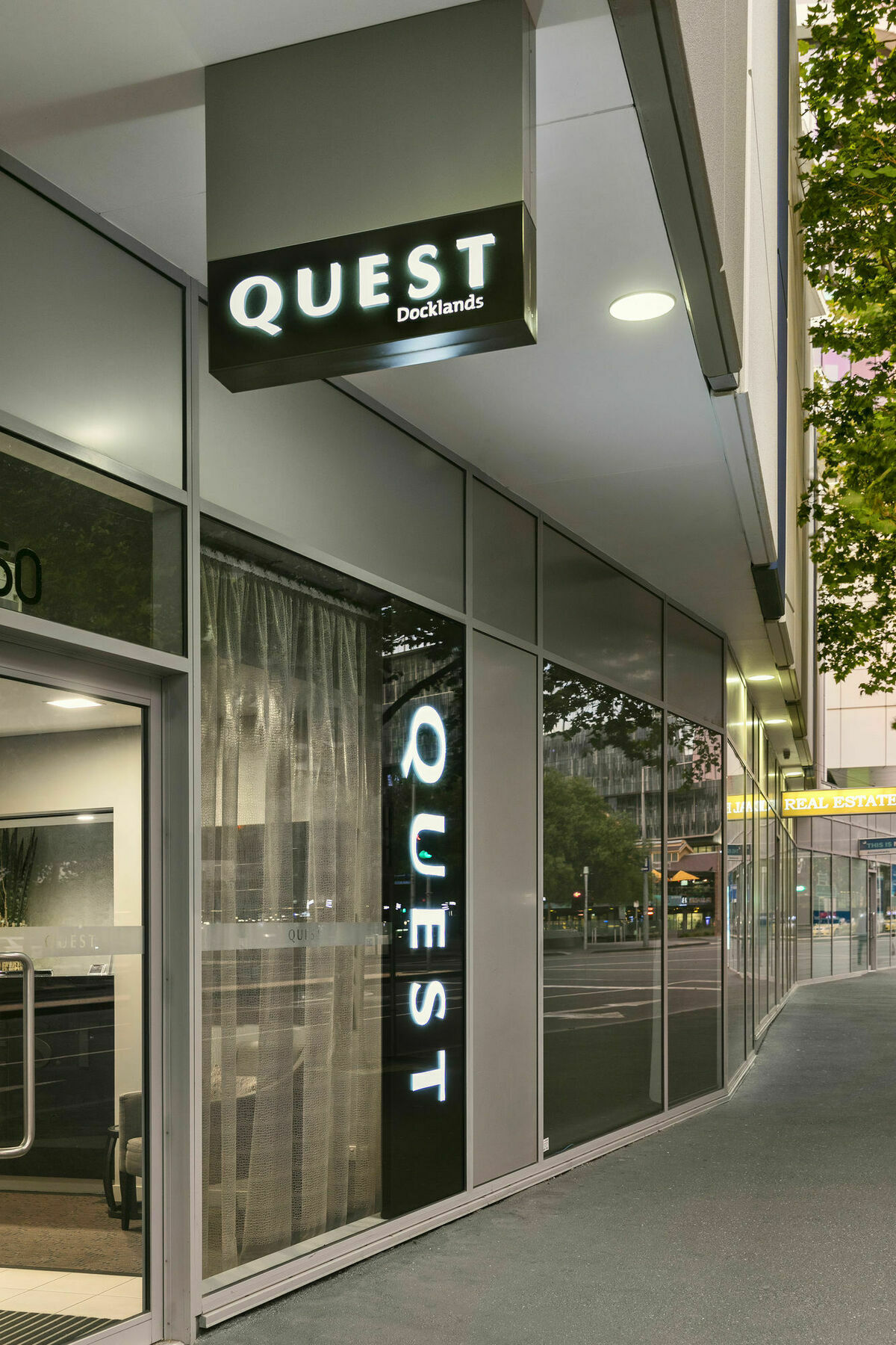 Quest Docklands Aparthotel Мелбърн Екстериор снимка